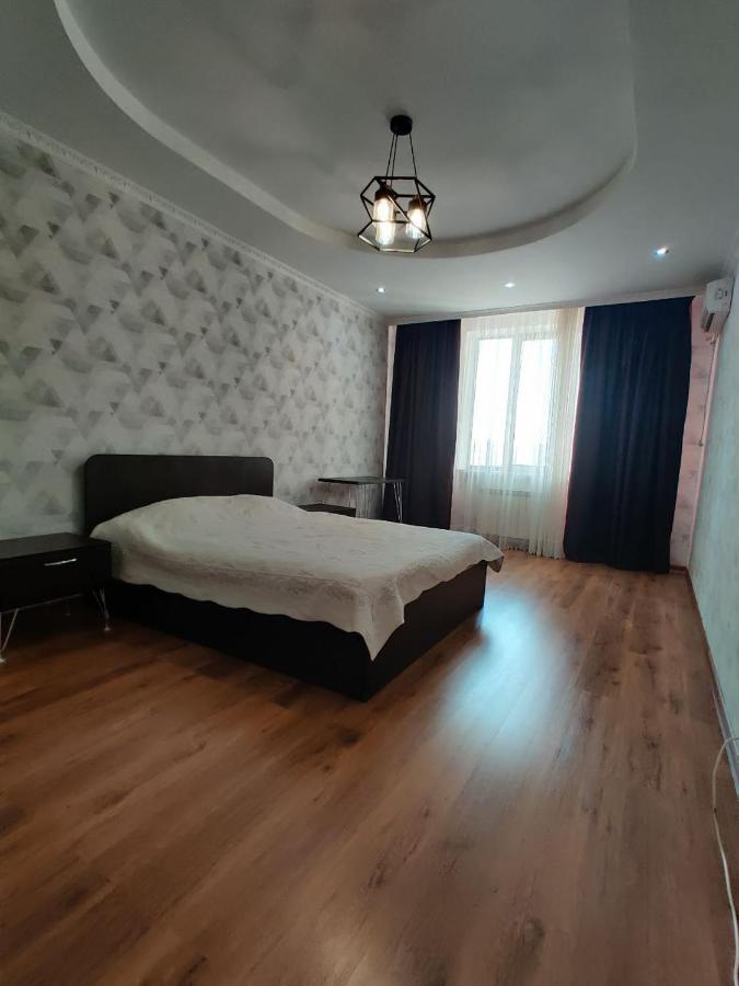 Комната В 4Х Комнатной Квартире Almaty Ngoại thất bức ảnh