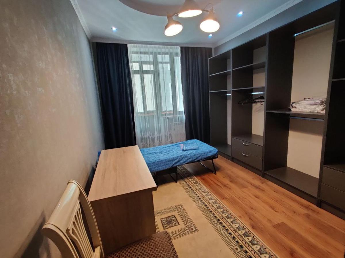 Комната В 4Х Комнатной Квартире Almaty Ngoại thất bức ảnh