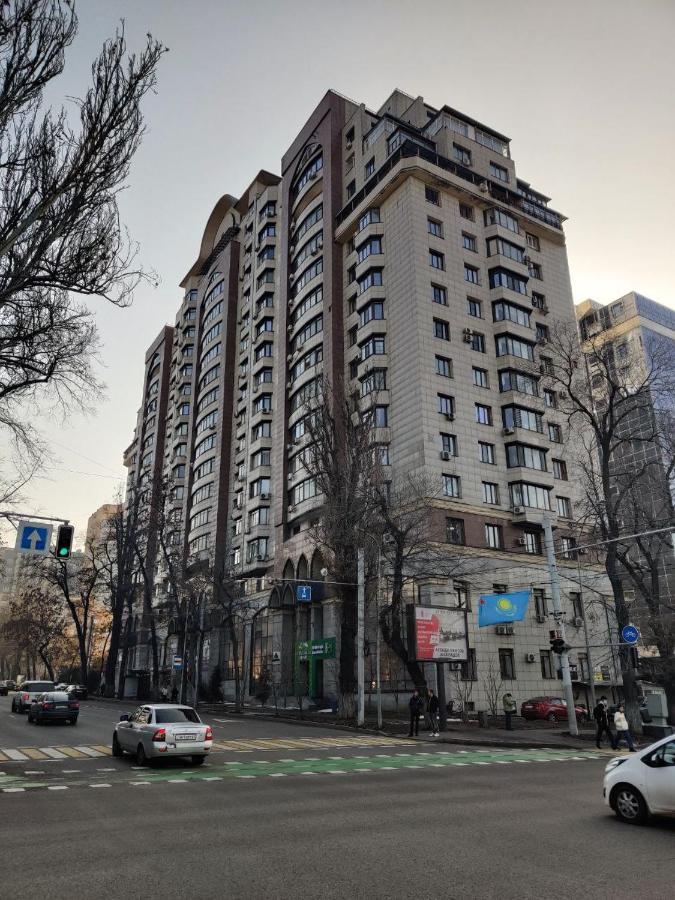 Комната В 4Х Комнатной Квартире Almaty Ngoại thất bức ảnh