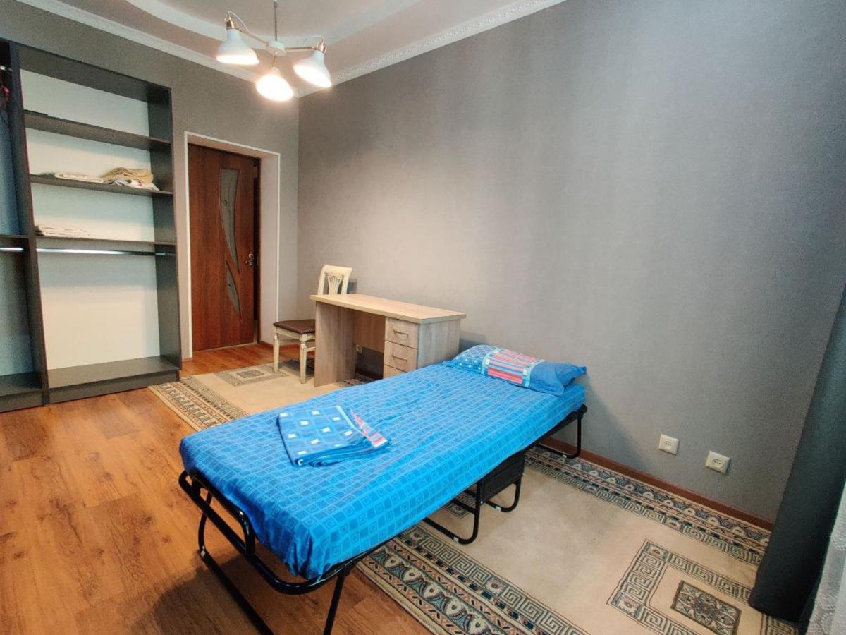 Комната В 4Х Комнатной Квартире Almaty Ngoại thất bức ảnh